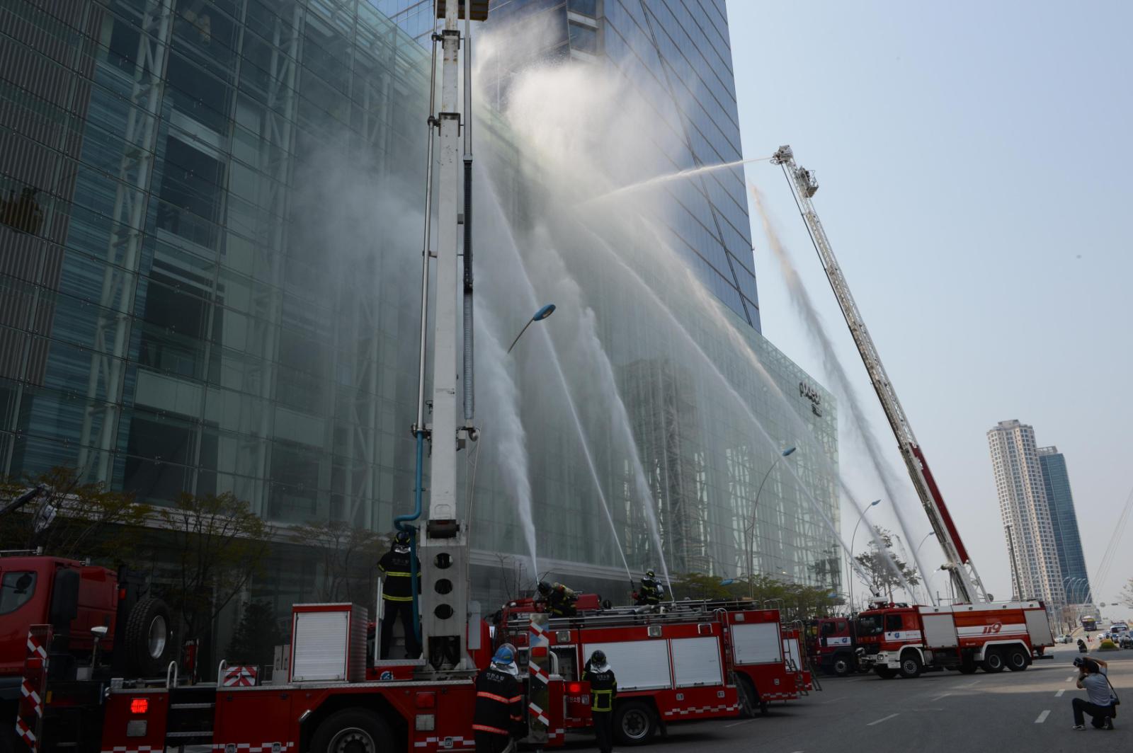 2013년 재난대응 안전한국훈련 초고층건물의 화재진압 및 인명구조훈련의 2번째 이미지