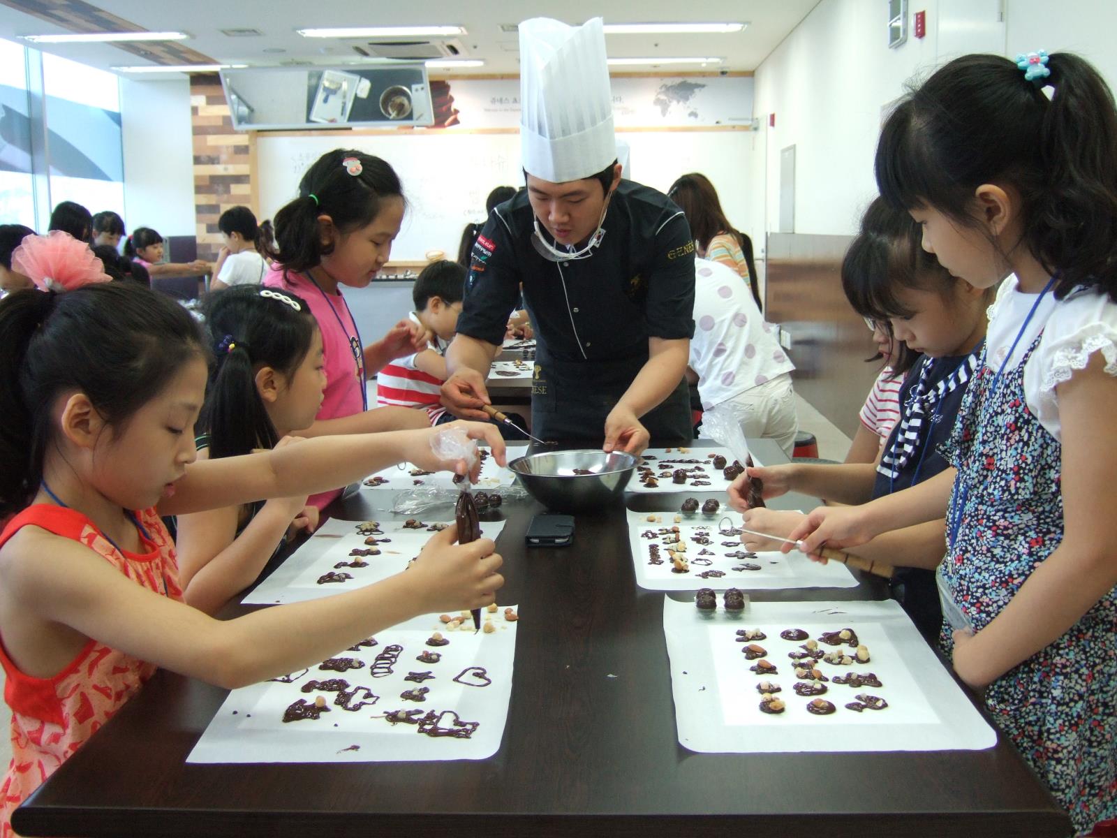 송도1동, 어린이 초콜릿 만들기 체험학습 운영의 1번째 이미지