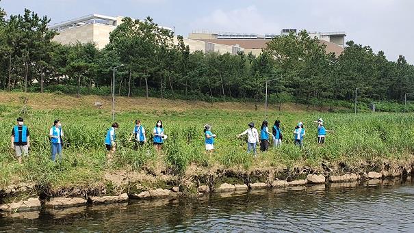 여름방학 청소년 봉사활동-에코 볼런티어(승기천 환경정화 및 흙공 던지기 활동)의 1번째 이미지