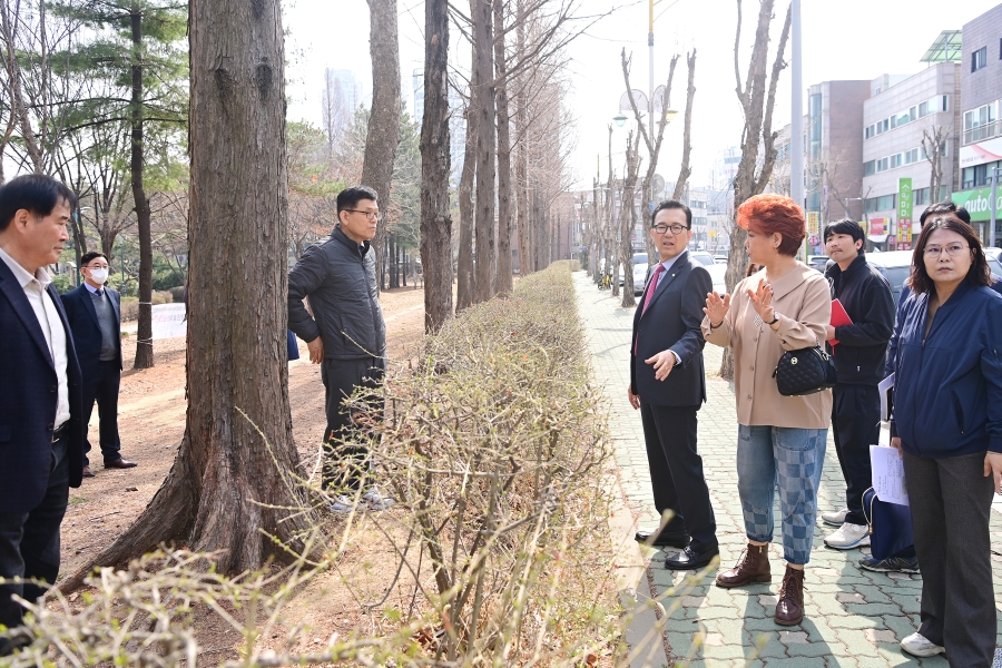 연두방문 건의사항 현장방문(용담근린공원 리모델링) 이미지