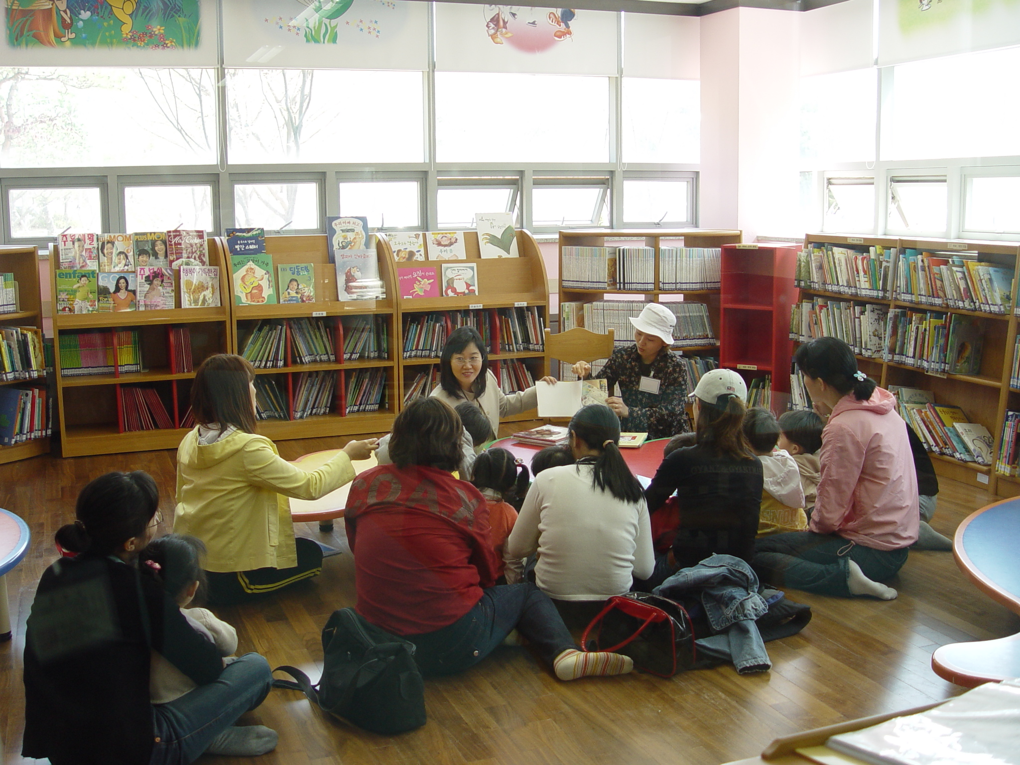 제 41회 도서관 주간 행사 - 책 읽어주는 엄마이미지