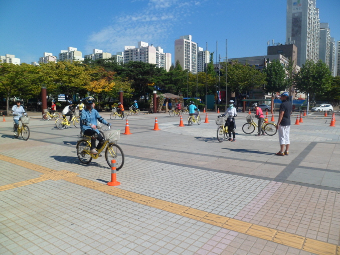 2014년 3기 자전거타기 교육 중(9월 23일)의 1번째 이미지