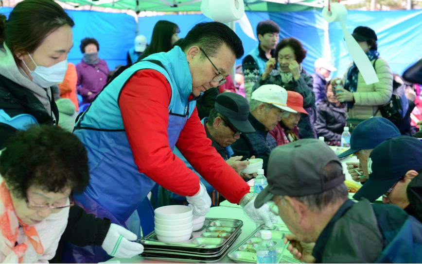 연수구자원봉사센터 사랑의 밥차 무료급식의 3번째 이미지