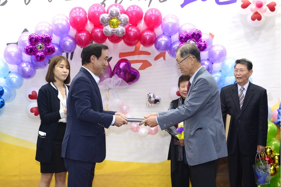 노인의 날 행사의 2번째 이미지