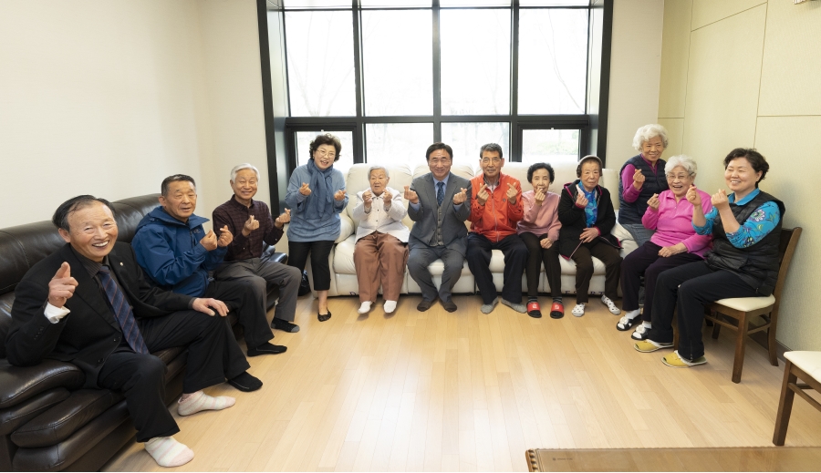 송도4동 경로당 방문의 2번째 이미지