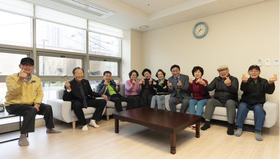 송도4동 경로당 방문의 3번째 이미지