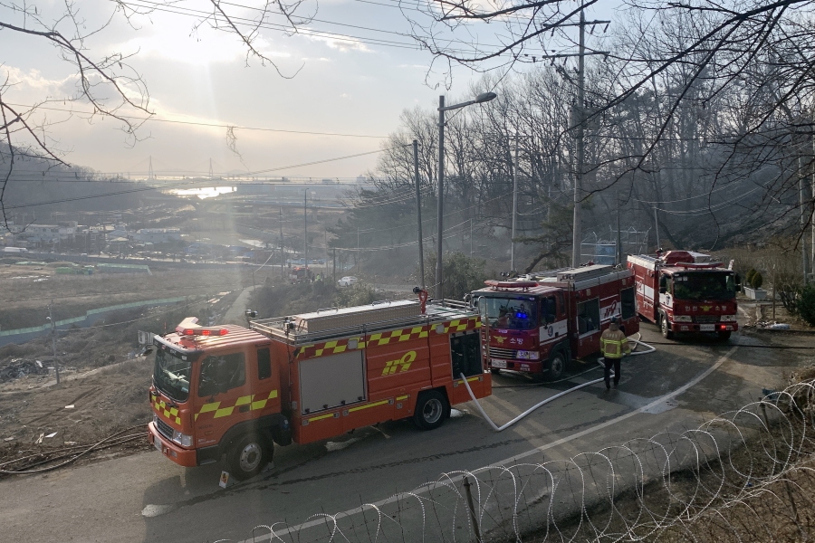 옥련동 연경산 산불 진화작업의 3번째 이미지