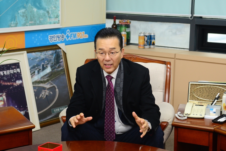 경인방송 김성민의 시사토픽 라디오 인터뷰의 6번째 이미지