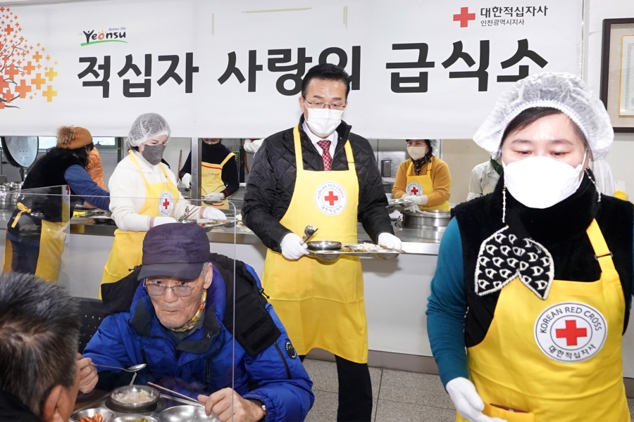 사랑의무료급식소 급식 봉사 활동의 3번째 이미지