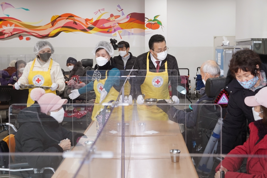 사랑의무료급식소 급식 봉사 활동의 4번째 이미지