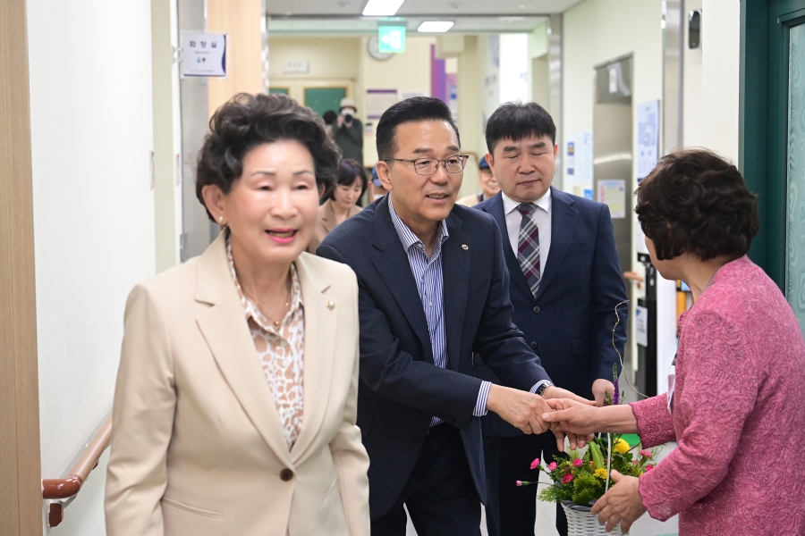 어버이날 행사(함박복지관, 노인복지관, 연수복지관, 송도노인복지관)의 5번째 이미지