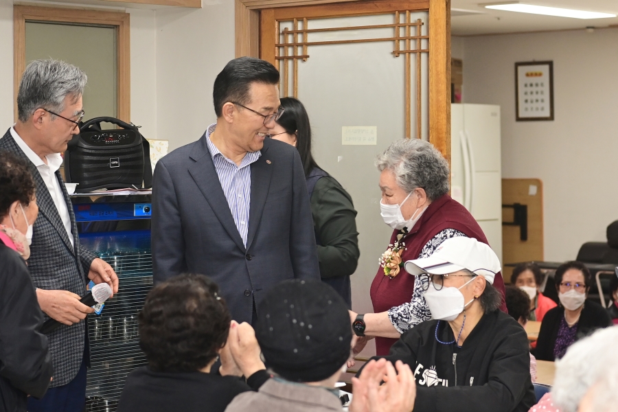 어버이날 행사(함박복지관, 노인복지관, 연수복지관, 송도노인복지관)의 7번째 이미지