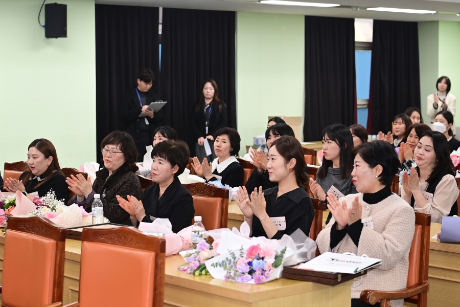 모범교직원 및 저출산극복 유공자 표창 수여식의 4번째 이미지