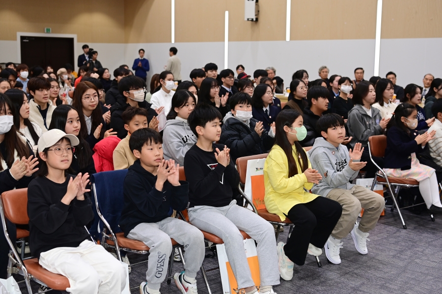 제9회 연수큰재장학재단 장학증서 수여식의 6번째 이미지