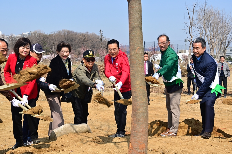 식목일 나무심기 행사 및 한마음공원 착공식의 3번째 이미지