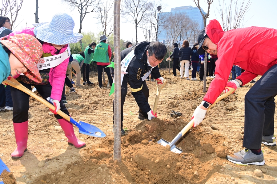 식목일 나무심기 행사 및 한마음공원 착공식의 4번째 이미지