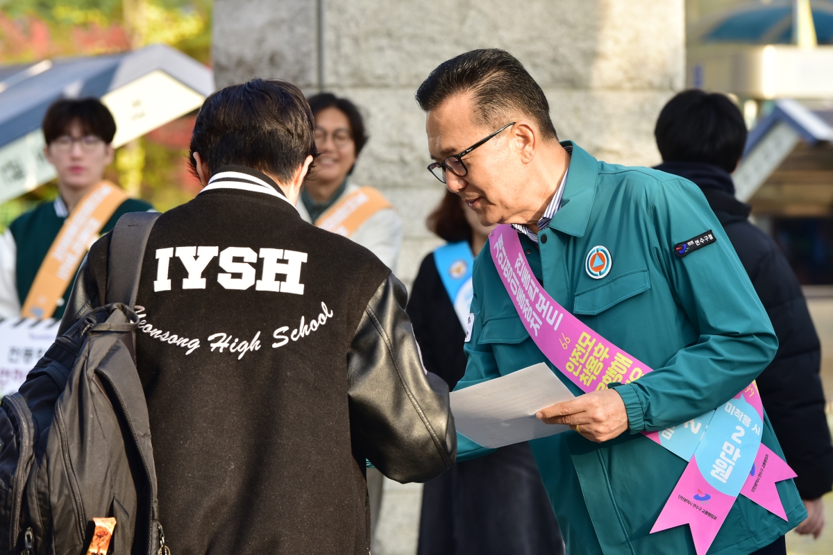 전동킥보드 안전수칙 캠페인 현장의 3번째 이미지