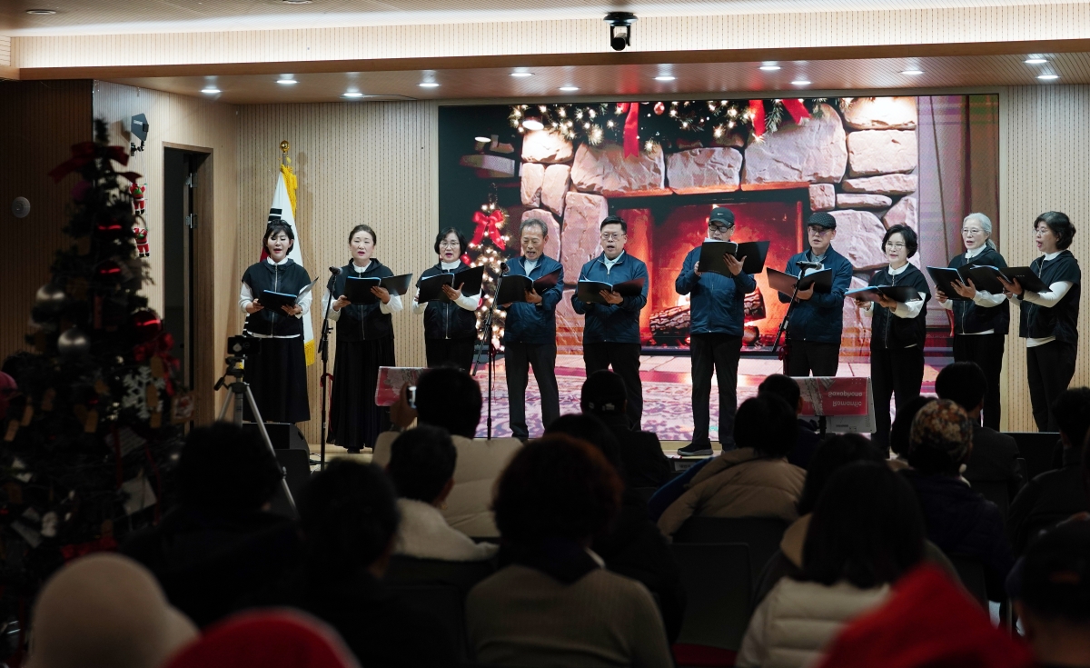 연수구 제2청사 크리스마스 트리 점등식 현장의 5번째 이미지