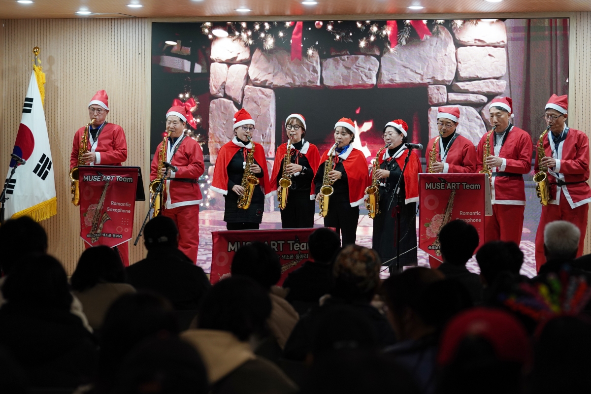 연수구 제2청사 크리스마스 트리 점등식 현장의 4번째 이미지