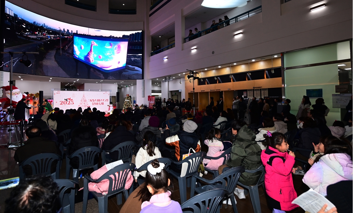 연수구청 한마음광장 크리스마스 트리 점등식 현장의 3번째 이미지