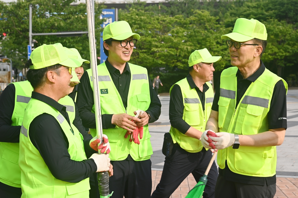 도로환경공무관과 함께하는 구정 현업 체험(연수역 주변)의 4번째 이미지