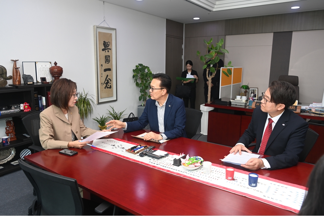 연수구 정책 건의서 국회 전달(국토교통위원회, 기후에너지환경노동위원회)의 4번째 이미지