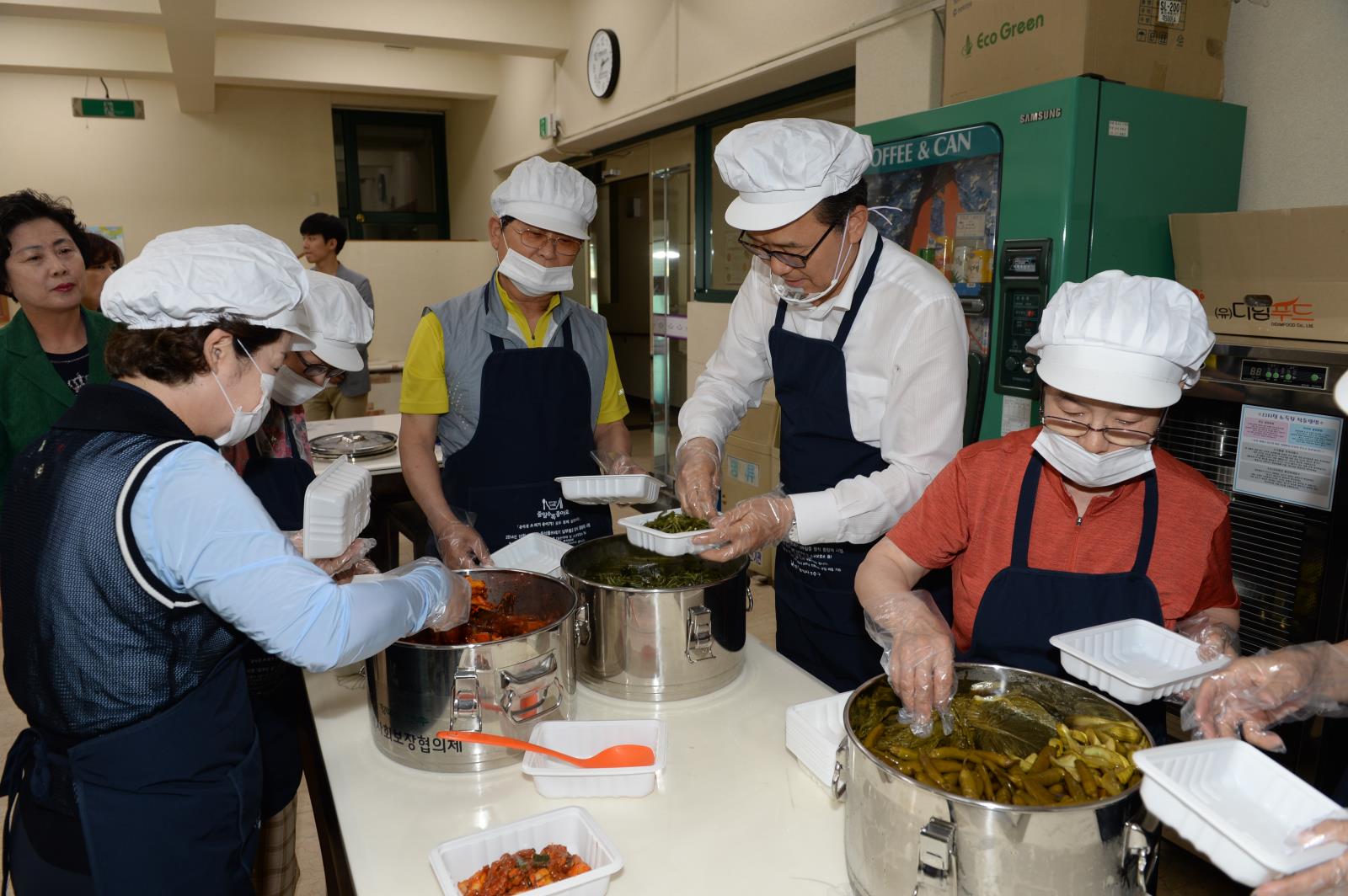 민선6기 1주년 섬김행정 밑반찬 나눔 현장체험의 2번째 이미지