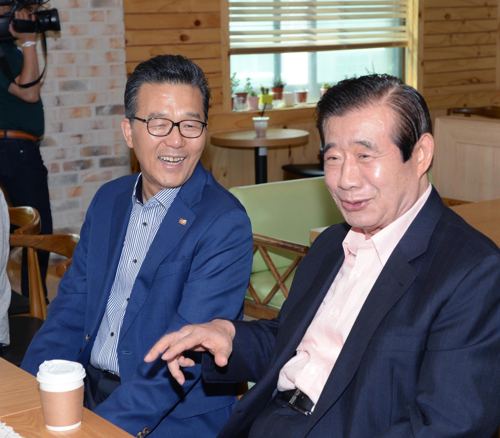 국민대통합위원회 한광옥위원장 선학복지관방문의 1번째 이미지