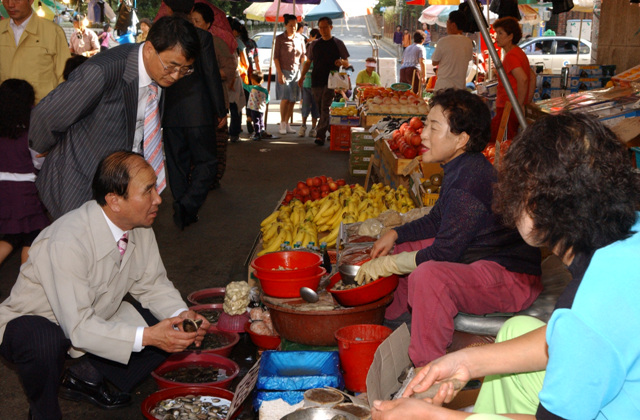 옥련2동 재래시장 방문의 1번째 이미지