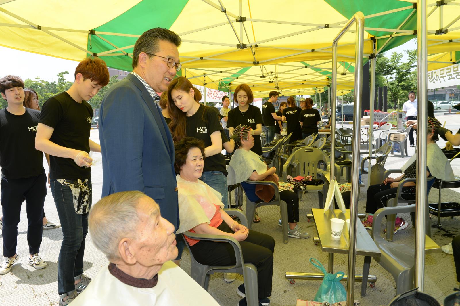 고정현 헤어 무료봉사 현장 방문의 2번째 이미지