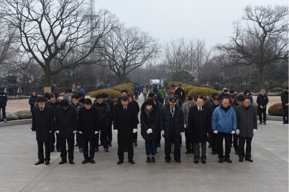 정유년 새해 현충탑 참배의 2번째 이미지