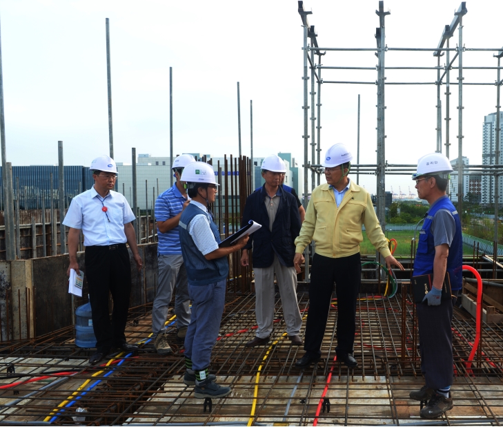 대형 공사장 현장방문의 2번째 이미지