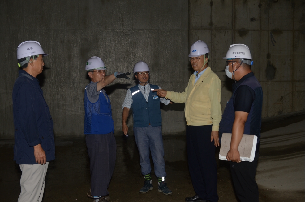 대형 공사장 현장방문의 3번째 이미지