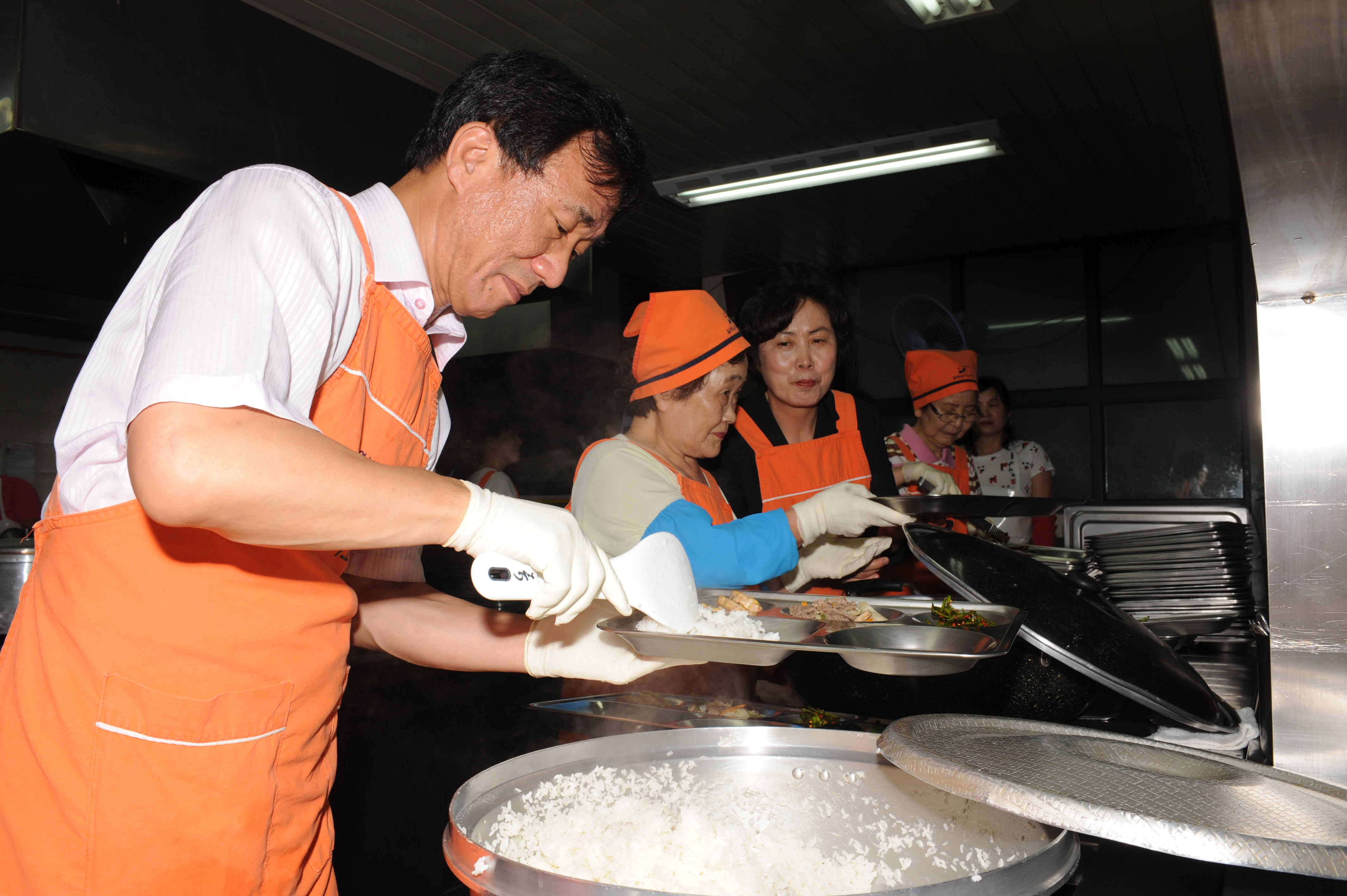 무료급식소 봉사활동의 1번째 이미지