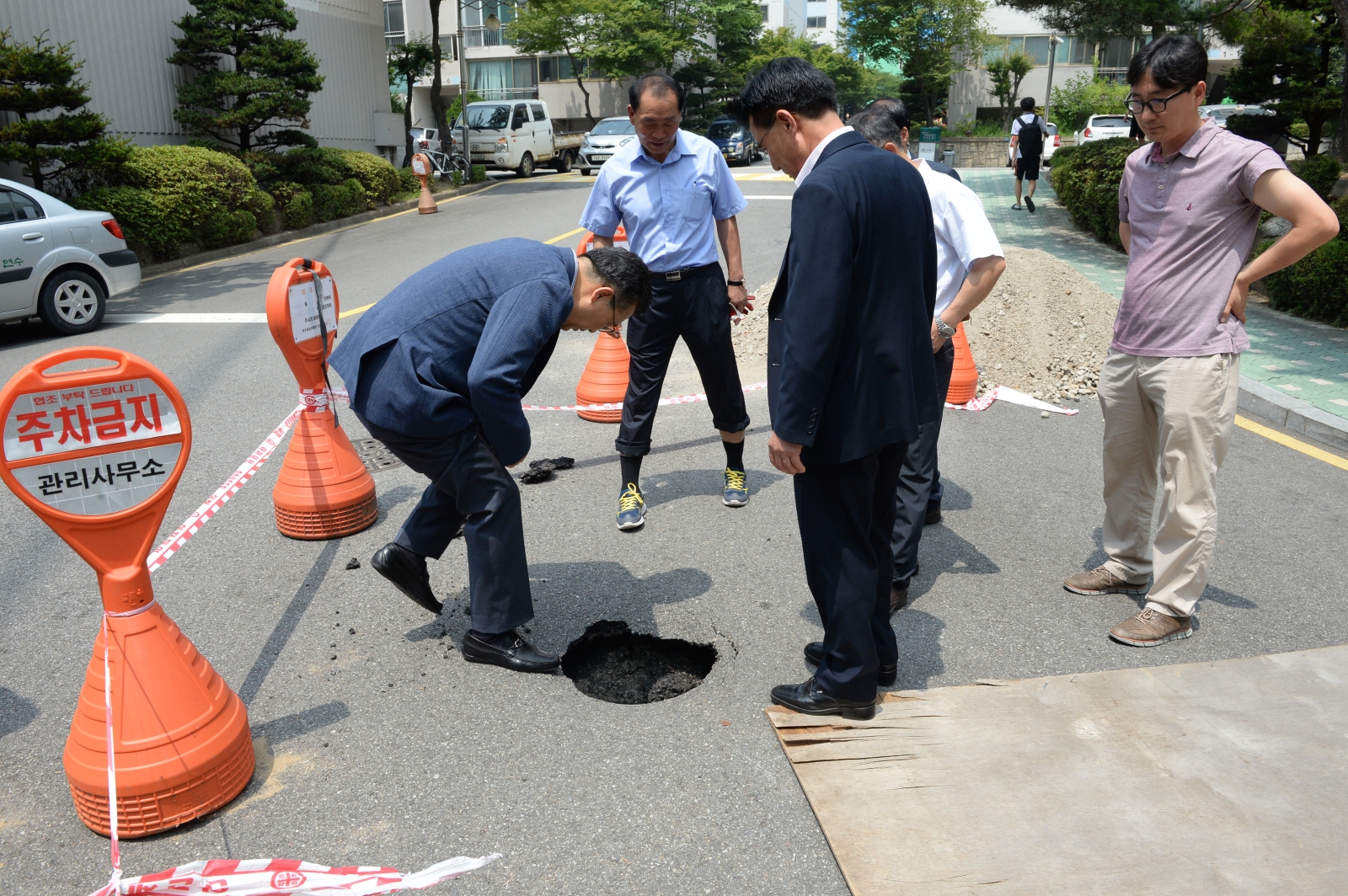 연수동 영남아파트내 씽크홀 발생의 2번째 이미지