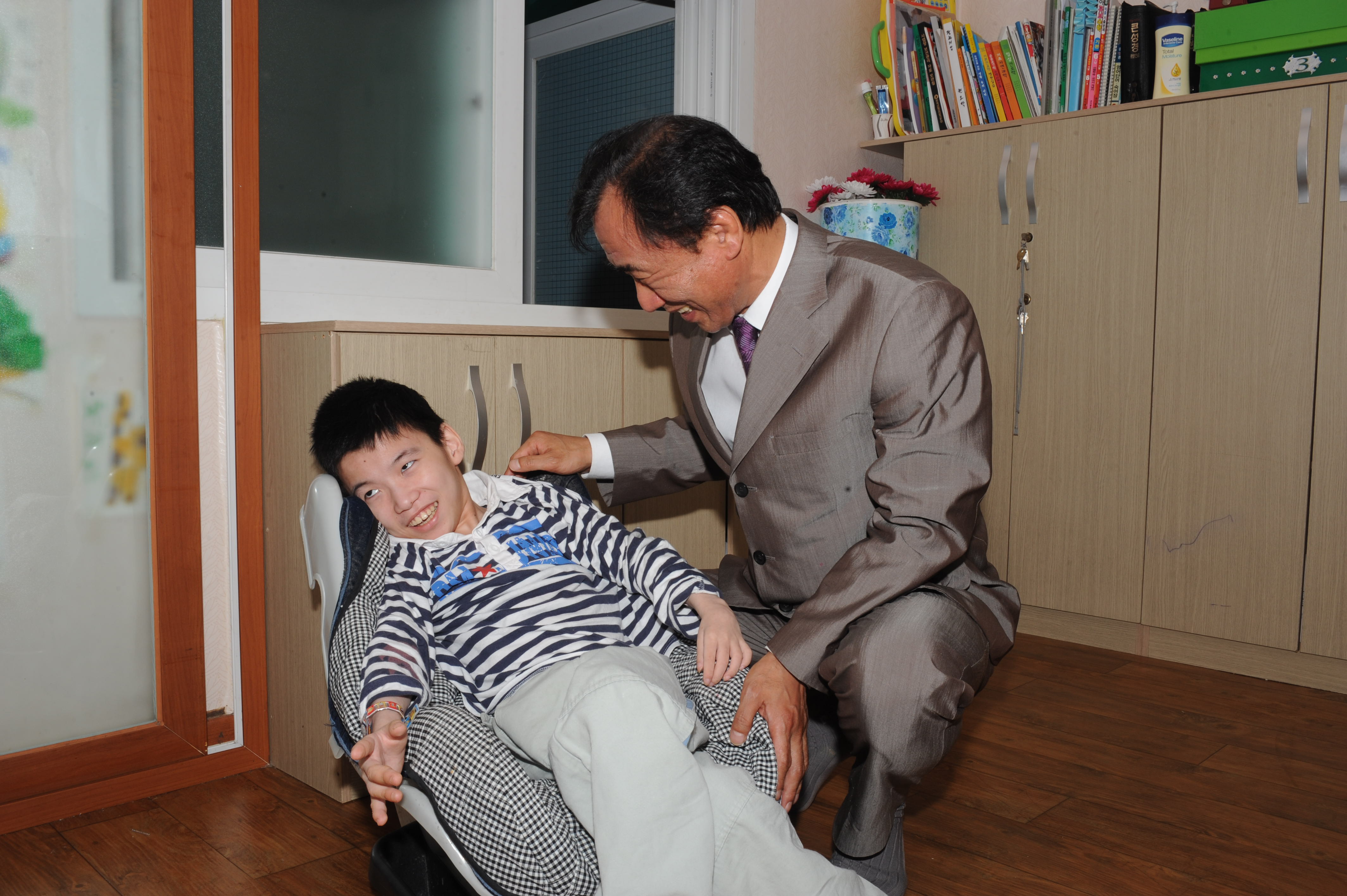 정신지체평화의집방문의 1번째 이미지