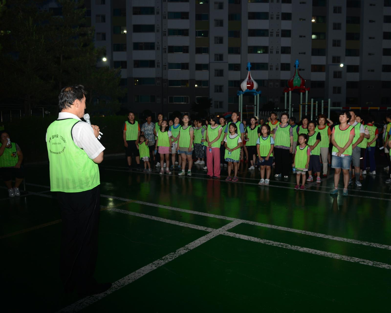 건강한 아파트 현판 제막식 행사에 참석하여 인사말을 하고 있는 고남석 연수구청장
