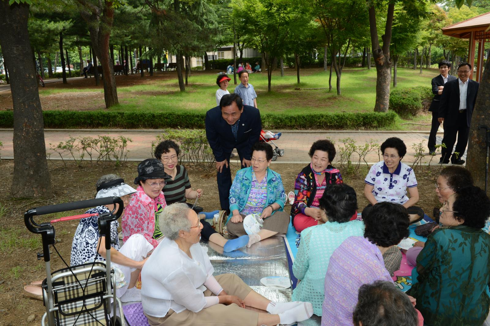 연수2 노인공경 섬김행사의 2번째 이미지