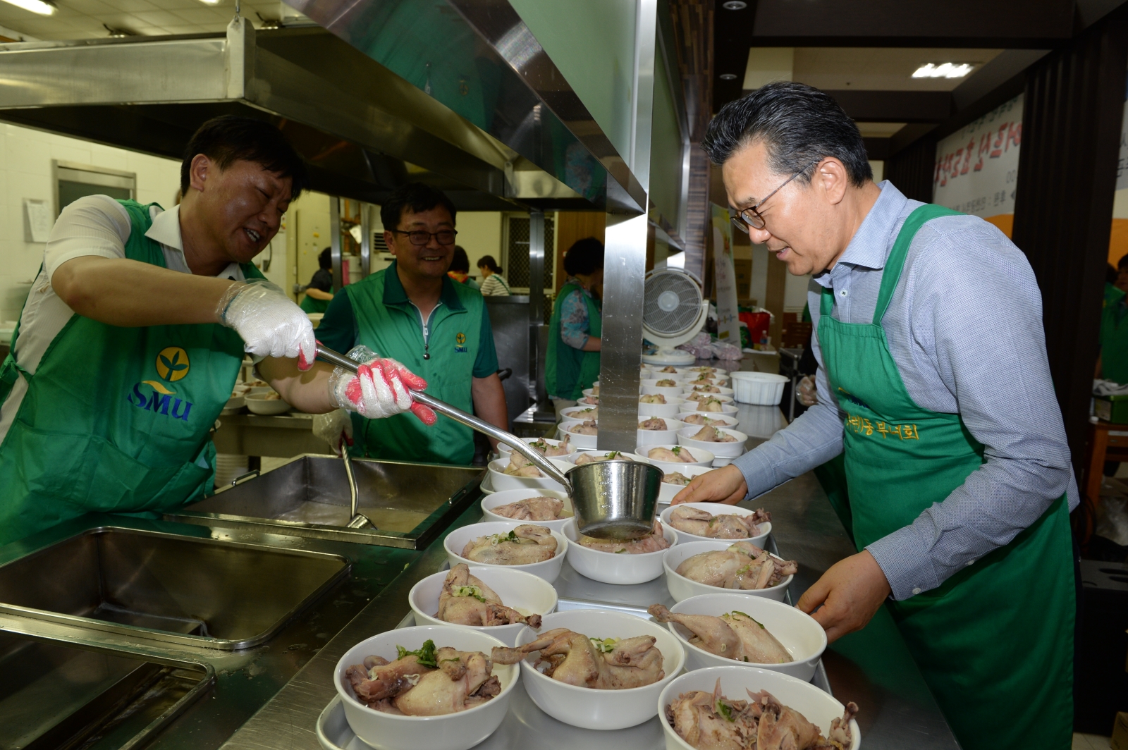 건강백세 어르신 효도잔치(연수구새마을회)의 1번째 이미지
