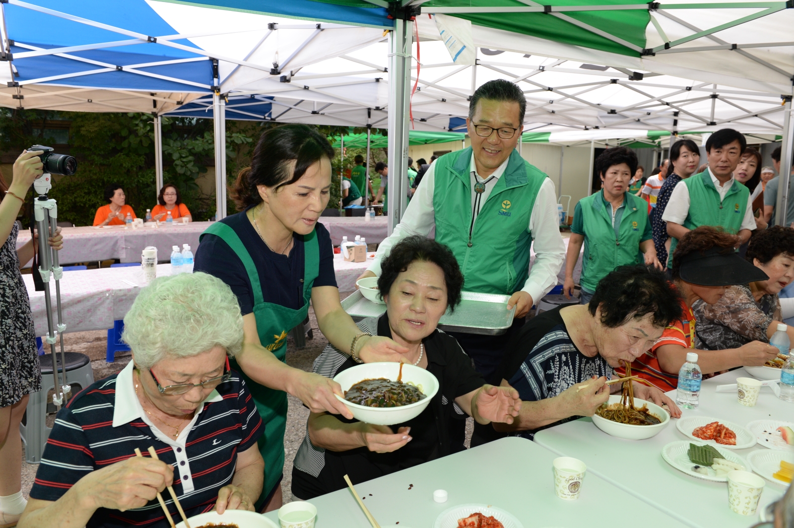 연수1동 새마을 부녀회 자장면 나눔행사의 2번째 이미지