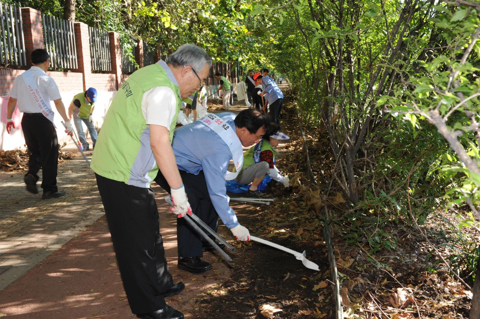 구청장과 함께하는 내집앞쓸기행사의 1번째 이미지