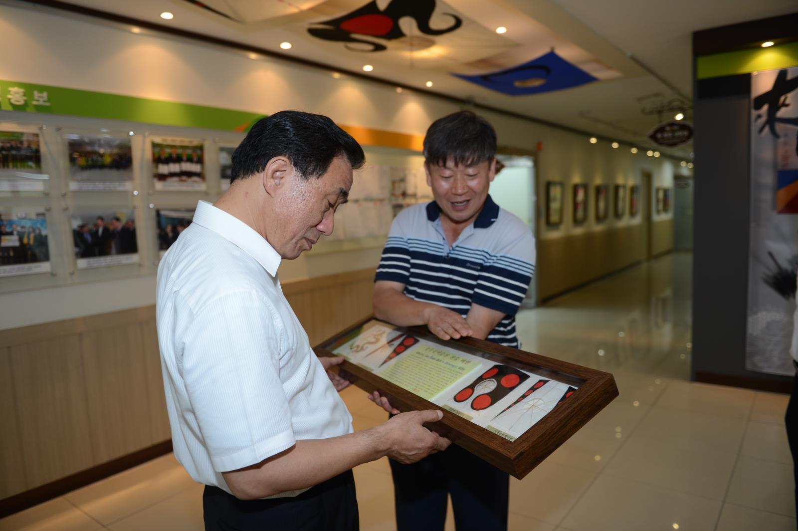 전통 연 전시회 및 다문화사업단 결혼2주년 기념의 2번째 이미지