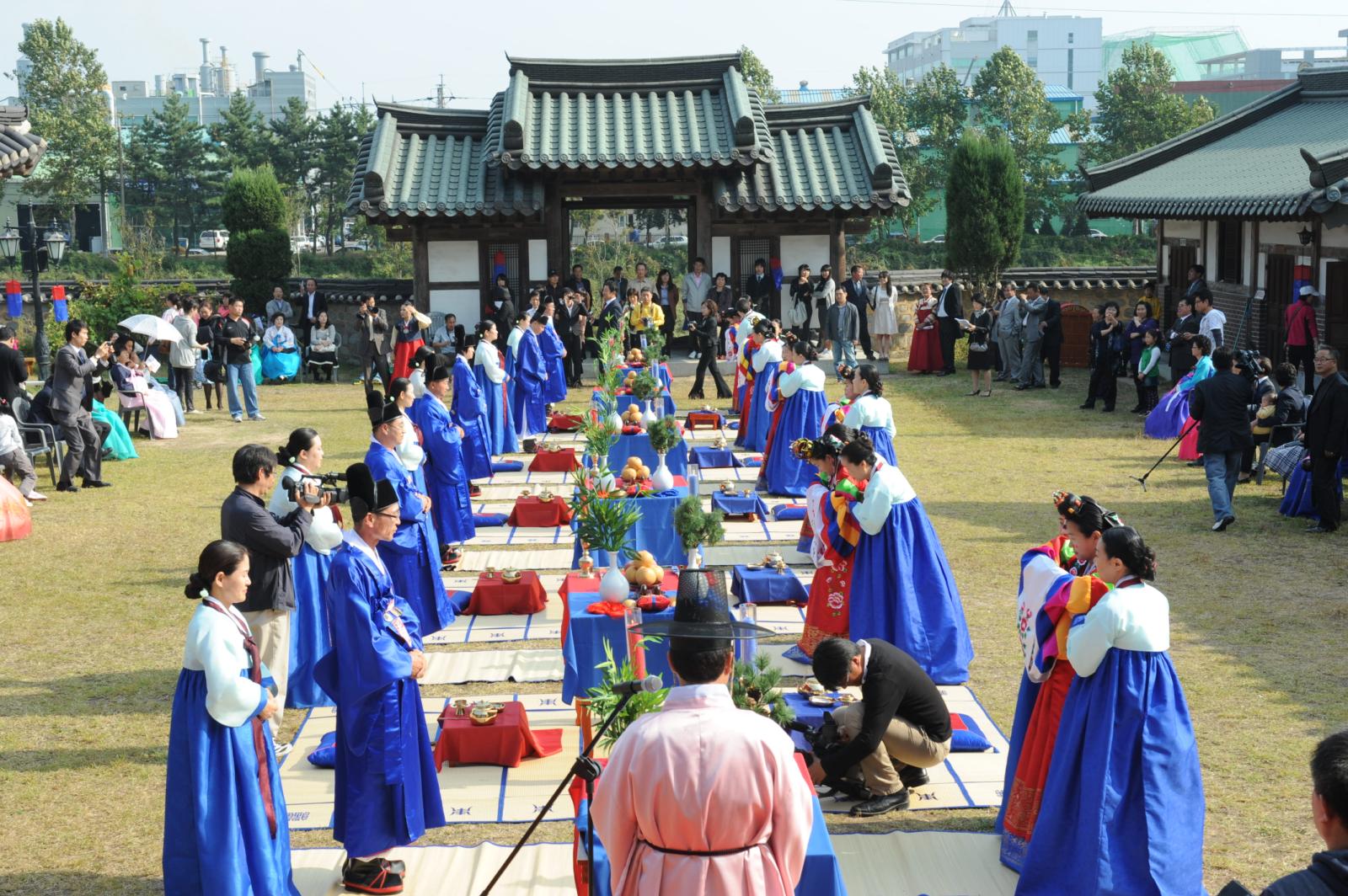 다문화가족 전통합동 혼례식의 2번째 이미지