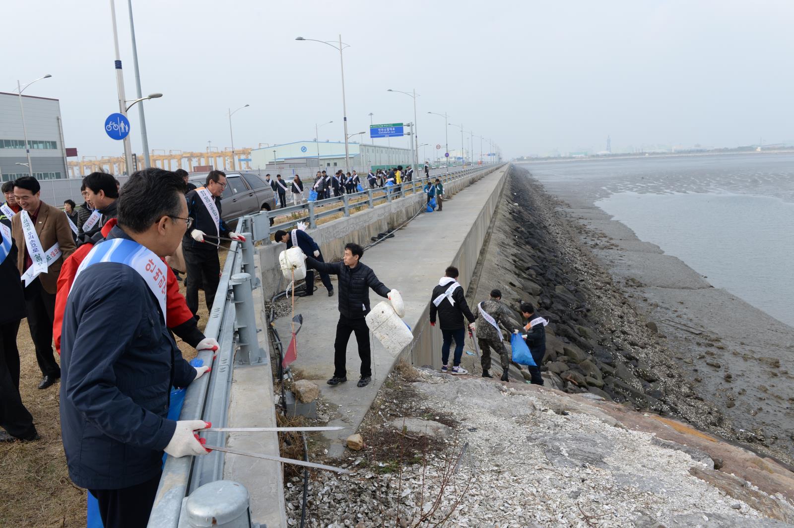 인천신항 연수구 귀속을 위한 클린업데이의 2번째 이미지