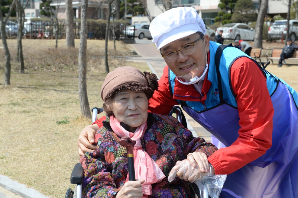 사랑의 밥차 무료급식 봉사활동의 3번째 이미지