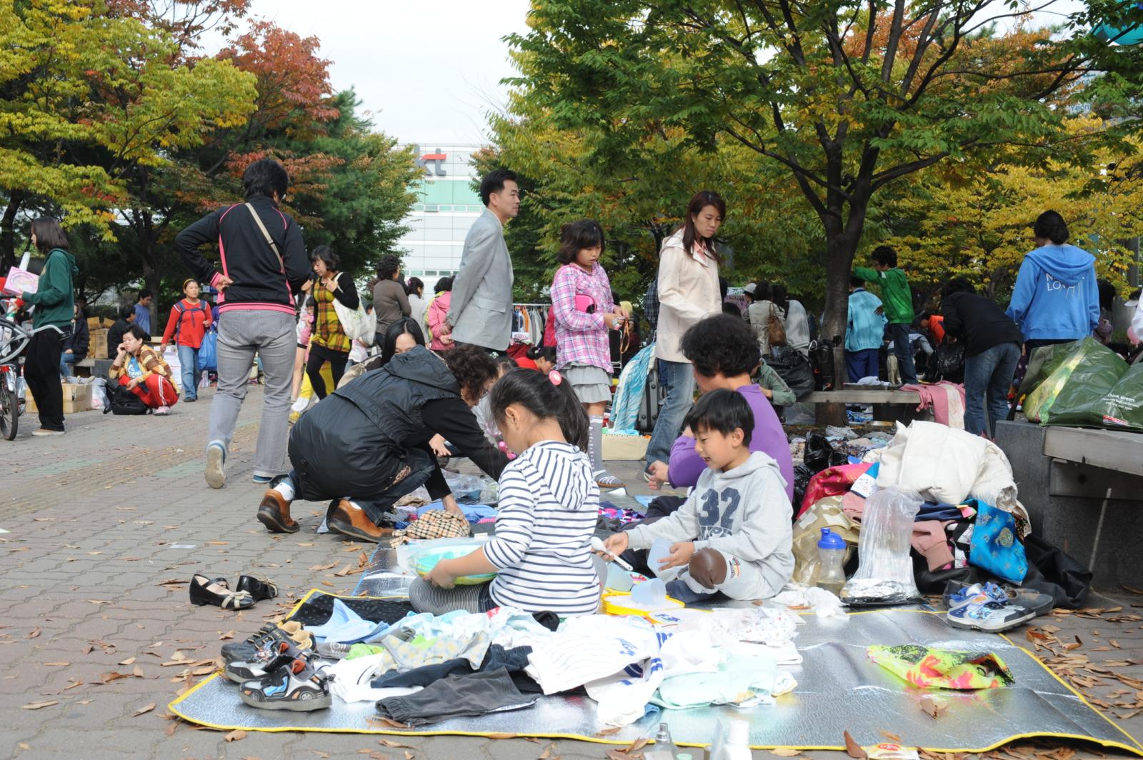 연수구 나눔장터 개장 참여주민 격려의 2번째 이미지