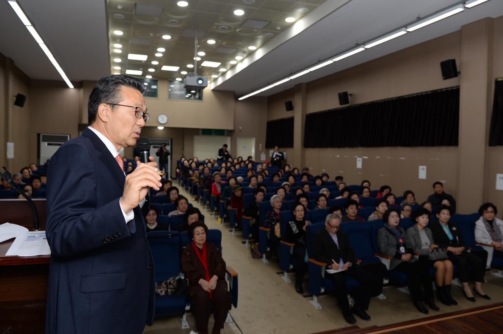 노인대학학생과 구청장과의 대화및 강의의 2번째 이미지