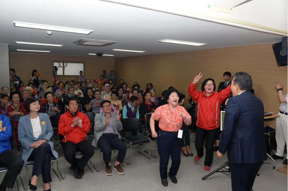 세화복지관, 선학복지관, 어버이날 경로잔치의 3번째 이미지