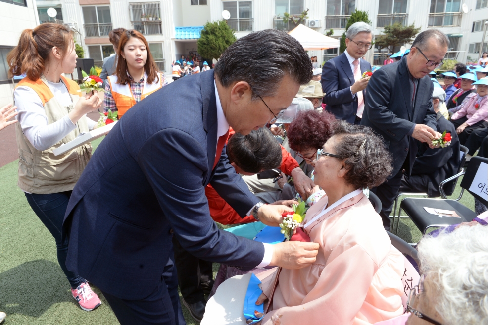 세화복지관, 선학복지관, 어버이날 경로잔치의 1번째 이미지