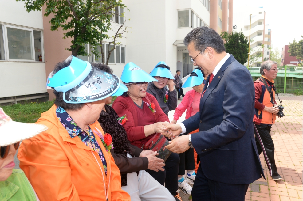 세화복지관, 선학복지관, 어버이날 경로잔치의 2번째 이미지